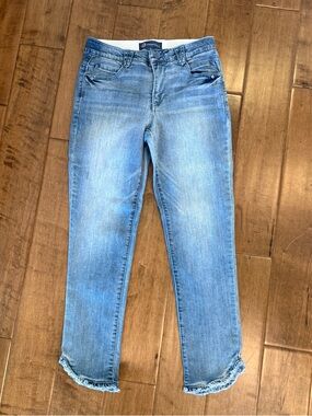 Democracy Light Blue Cropped Ankle Jeans with Frayed Hem